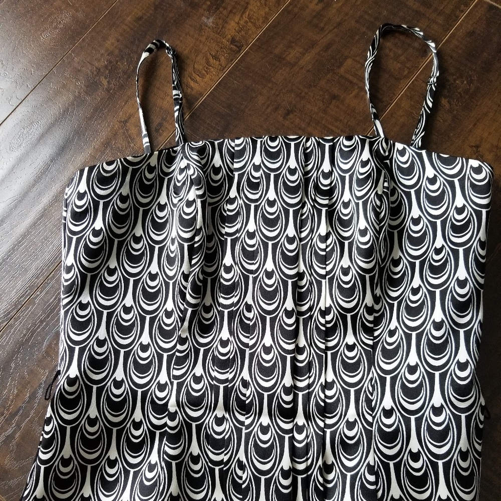 White House Black Market Tank Top 100% Silk Sz 0